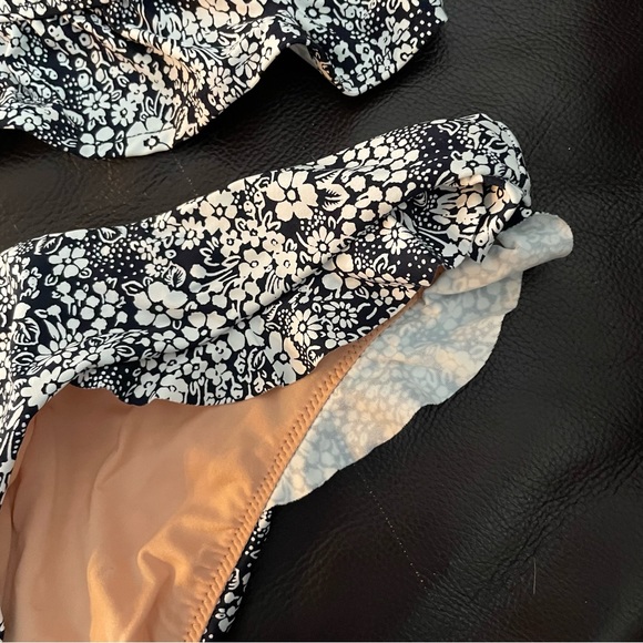 J Crew French Bikini Ruffle Top Bottom Set Navy White Valley Floral Size Medium - Picture 5 of 12